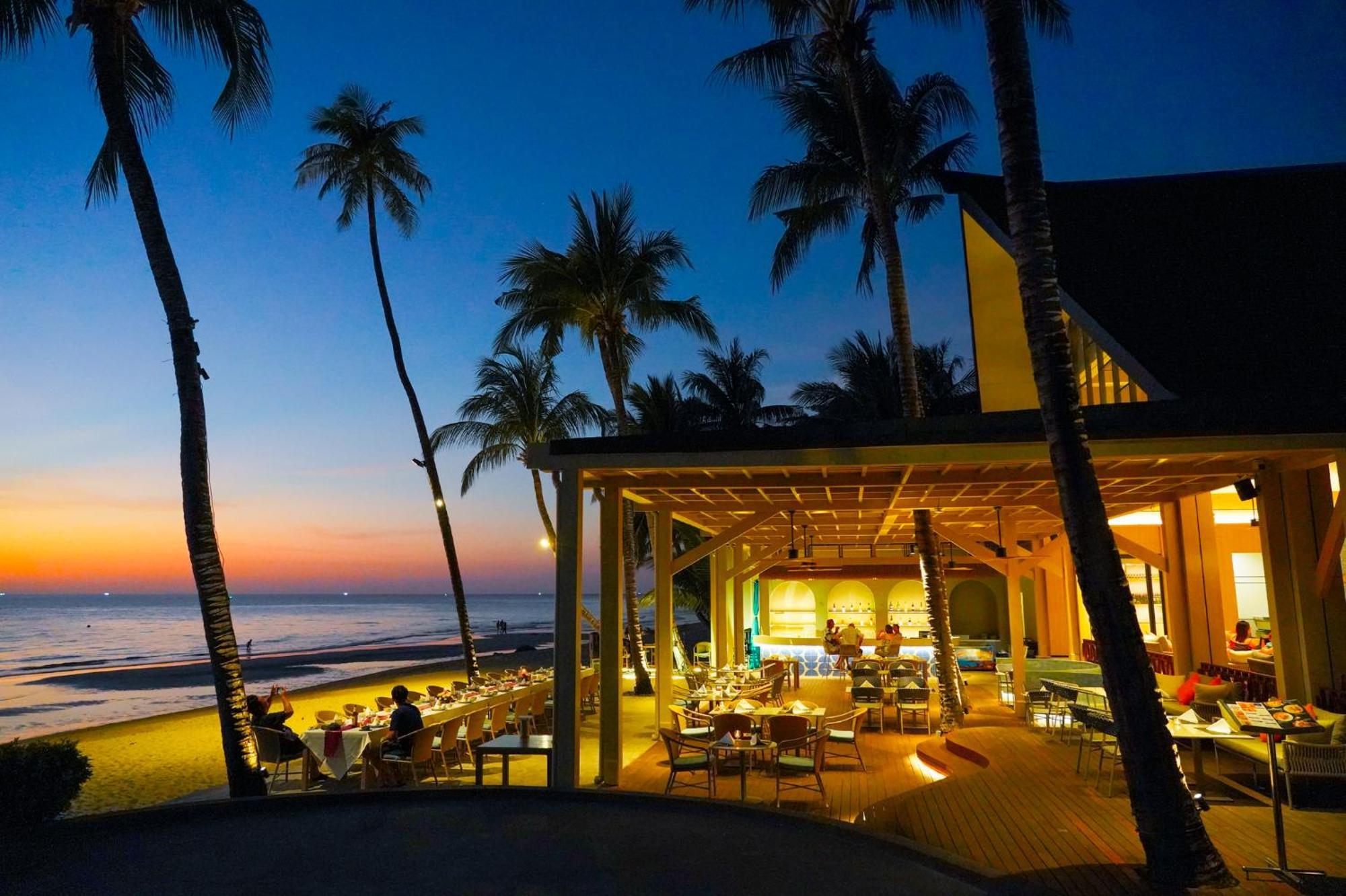 Kc Grande Resort Koh Chang Exterior foto The Beach Club at the Intercontinental Hotel