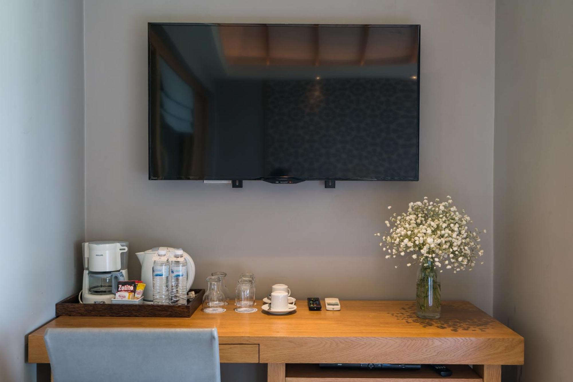 Kc Grande Resort Koh Chang Exterior foto A flat screen television mounted on a wall
